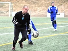 Gezim Gashi hallitsee pallon.