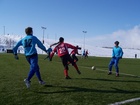 Juha Lehmikangas keskit-
tää. Tilanteessa myös FC OPA:n Joonas Sohlo (12) ja Sami Häppäri.