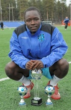 Papa Niang palasi Suomeen.
