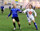 Henri Hanhela (vas.) osoitti pelimiehen elkeitä, vaikka maalit jäivät puuttumaan.