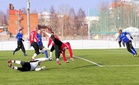 Tästä kaadosta vihellettiin rangaistuspotku.