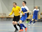 Entinen OPA:n jalkapalloilija Teemu Kärenlampi  varjonaan Joni Aitto-Oja.