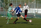 Jesse Mattson siivoaa pallon väljemmille vesille.